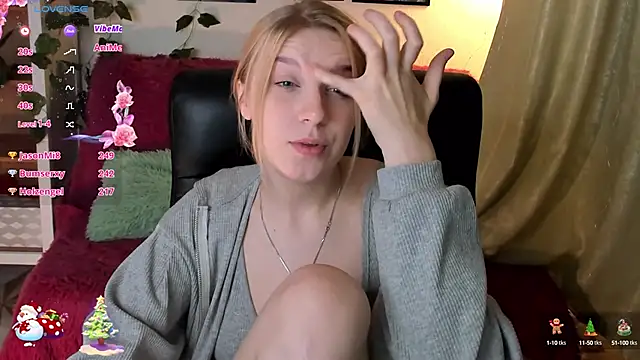 Snapshot of KarambaMoon chatting on 12, 12, 2024 KarambaMoon online show from 12, 12, 2024