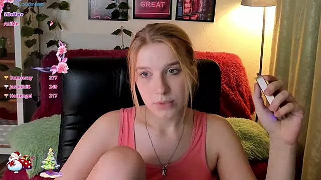 Snapshot of KarambaMoon chatting on 14, 12, 2024 KarambaMoon online show from 14, 12, 2024