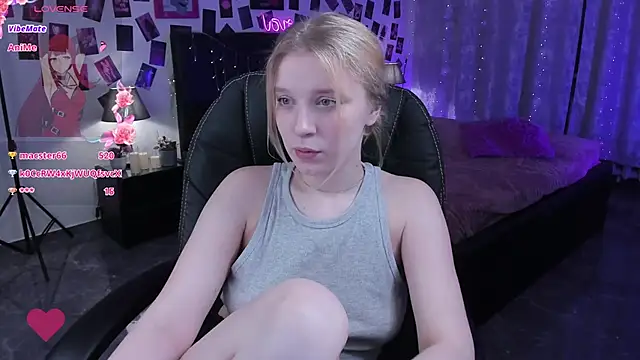 Snapshot of KarambaMoon chatting on 8, 2, 2025 KarambaMoon online show from 8, 2, 2025
