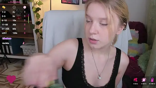 Snapshot of KarambaMoon chatting on 7, 3, 2025 KarambaMoon online show from 7, 3, 2025