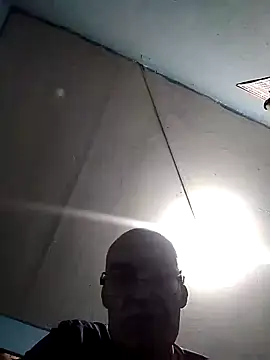 Snapshot of hugosafado333 chatting on 2, 2, 2025 hugosafado333 online show from 2, 2, 2025