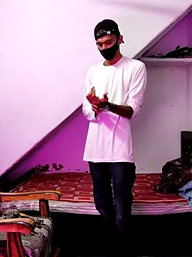 Snapshot of Habibi_big_b chatting on 9, 10, 2025 Habibi big b online show from 9, 10, 2025