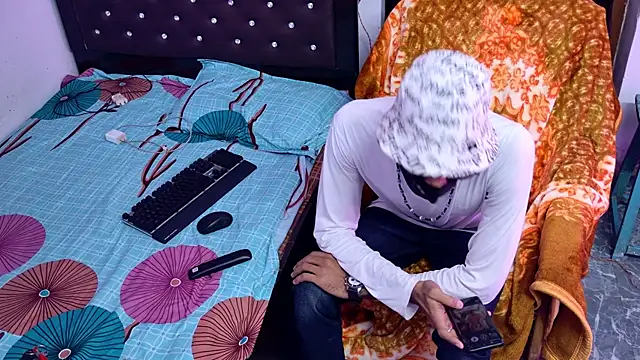 Snapshot of Habibi_big_b chatting on 8, 11, 2025 Habibi big b online show from 8, 11, 2025