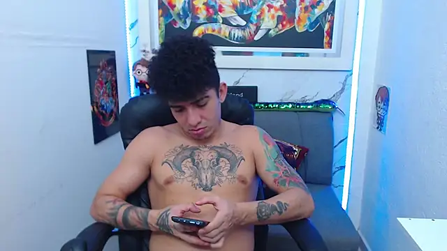 Snapshot of targuerian22 chatting on 30, 10, 2025 targuerian22 online show from 30, 10, 2025