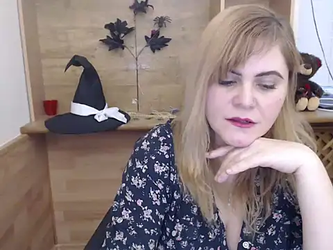 DaniellaKiss online show from 16, 12, 2025