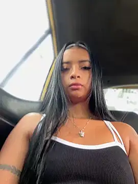 Laura fernandezII online show from 6, 1, 2025