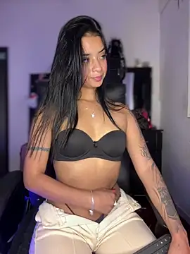 Laura fernandezII online show from 8, 1, 2025