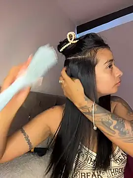 Laura fernandezII online show from 2, 12, 2025