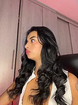 Laura fernandezII online show from 21, 12, 2025