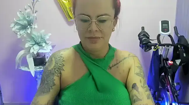 Snapshot of KAROL_MILF chatting on 14, 12, 2024 KAROL MILF online show from 14, 12, 2024