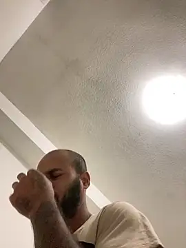 islandvybee55 online show from 9, 1, 2025