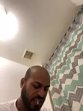 islandvybee55 online show from 26, 2, 2025