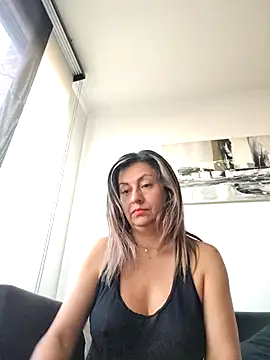 Latiinvenushot online show from 28, 2, 2026