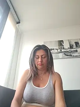 Latiinvenushot online show from 8, 3, 2026