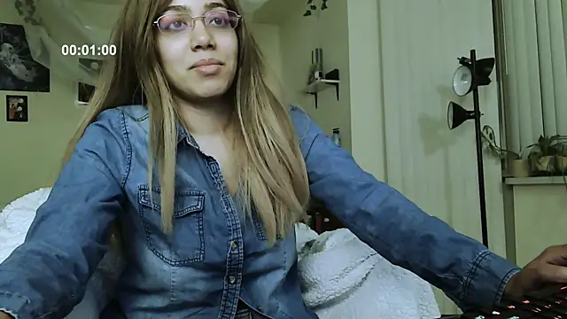 Snapshot of PolinaLoveX chatting on 7, 11, 2025 PolinaLoveX online show from 7, 11, 2025