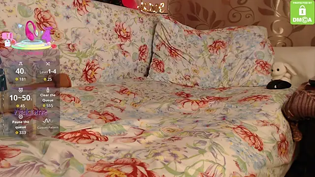 Snapshot of _M_i_a___ chatting on 20, 10, 2025 M i a online show from 20, 10, 2025