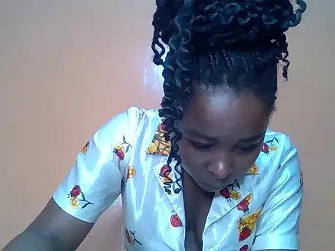 Snapshot of Moonfades chatting on 2, 11, 2025 Moonfades online show from 2, 11, 2025