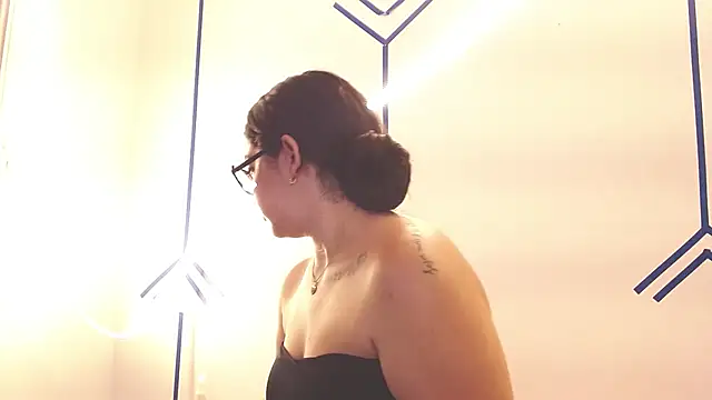 EsmeraldaSantoss online show from 13, 12, 2024