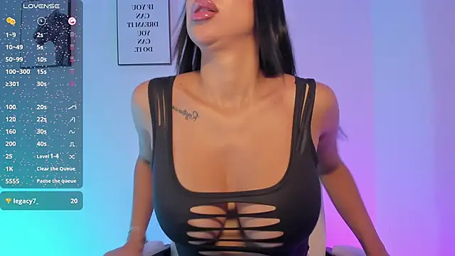 Emilyymilleer  online show from 13, 11, 2025