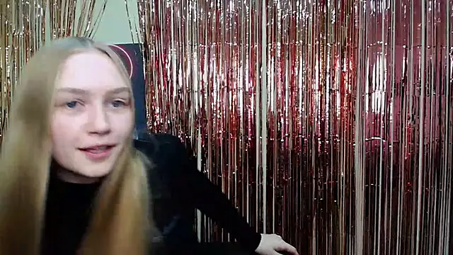 Snapshot of MademoiselleCl chatting on 2, 12, 2024 MademoiselleCl online show from 2, 12, 2024