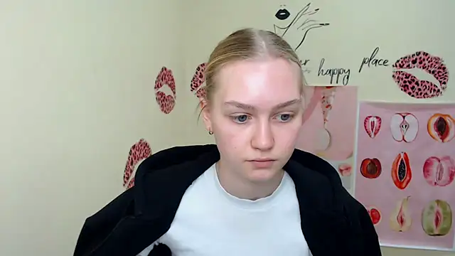 Snapshot of MademoiselleCl chatting on 4, 2, 2025 MademoiselleCl online show from 4, 2, 2025