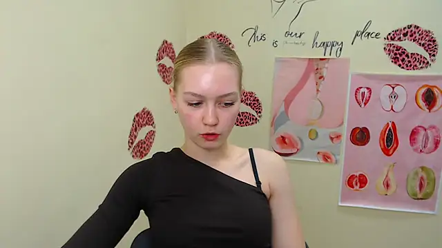 Snapshot of MademoiselleCl chatting on 16, 2, 2025 MademoiselleCl online show from 16, 2, 2025