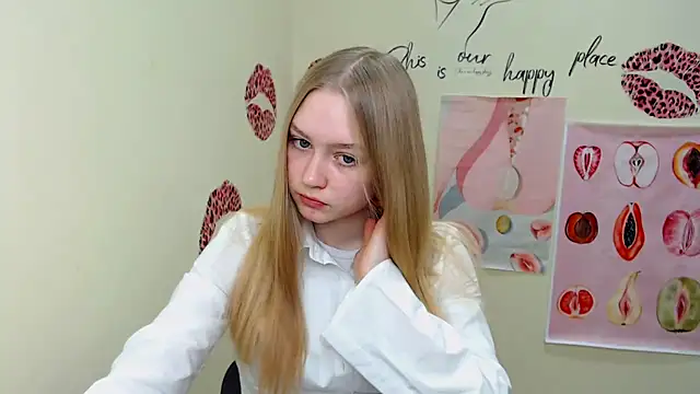 Snapshot of MademoiselleCl chatting on 8, 3, 2025 MademoiselleCl online show from 8, 3, 2025