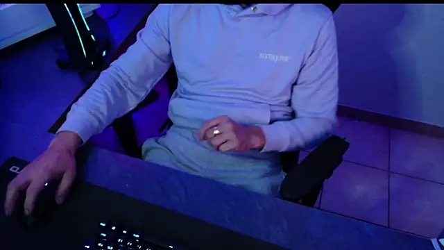 Snapshot of Vlad230323 chatting on 4, 12, 2024 Vlad230323 online show from 4, 12, 2024