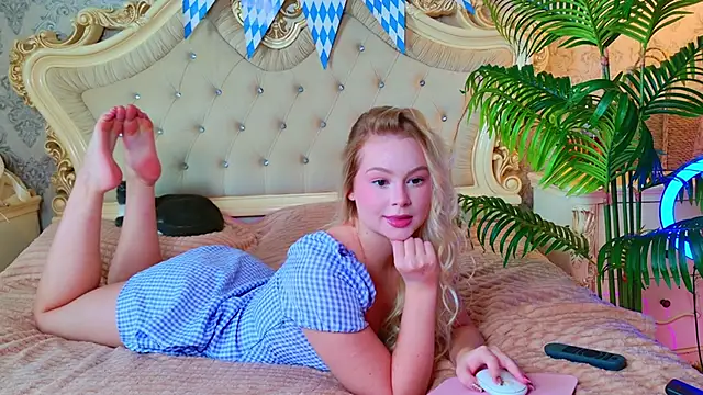 baby lianaa online show from 23, 9, 2025