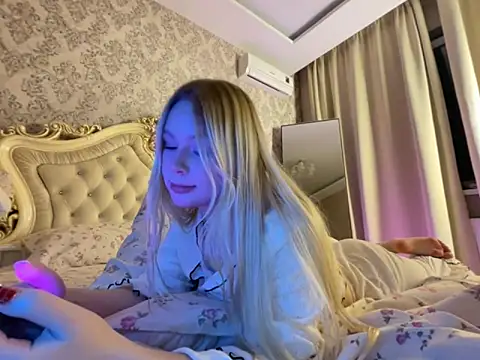 baby lianaa online show from 8, 10, 2025