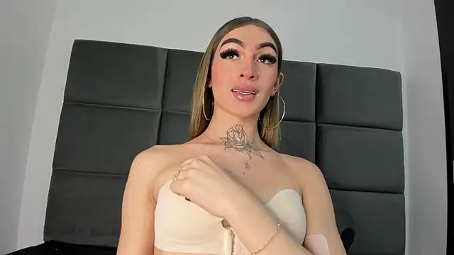 Snapshot of Lizz_Luna chatting on 28, 11, 2025 Lizz Luna online show from 28, 11, 2025