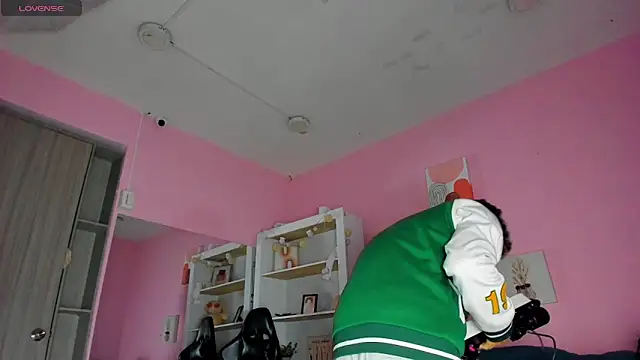 Ian Castillo  online show from 17, 12, 2025