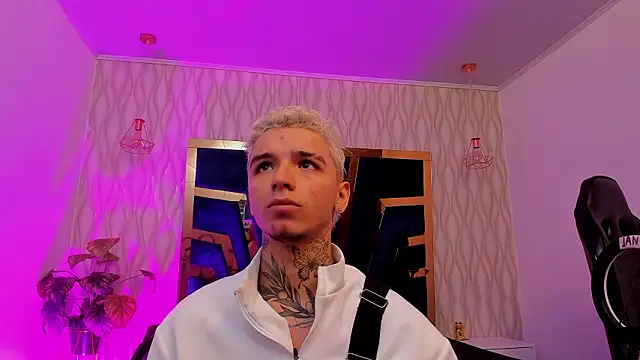 Ian Castillo  online show from 5, 2, 2026