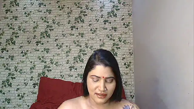 Snapshot of XIndianintimacy chatting on 5, 10, 2025 XIndianintimacy online show from 5, 10, 2025