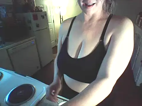 Snapshot of Big-Tits-McGee chatting on 4, 3, 2025 Big-Tits-McGee online show from 4, 3, 2025