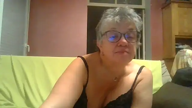 Snapshot of Vandeae44 chatting on 7, 11, 2025 Vandeae44 online show from 7, 11, 2025