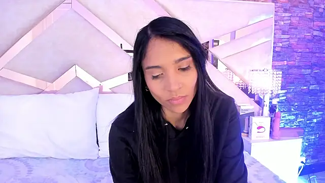 sophie pariss online show from 9, 10, 2025