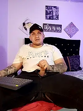 Snapshot of tony_landri chatting on 10, 10, 2025 tony landri online show from 10, 10, 2025