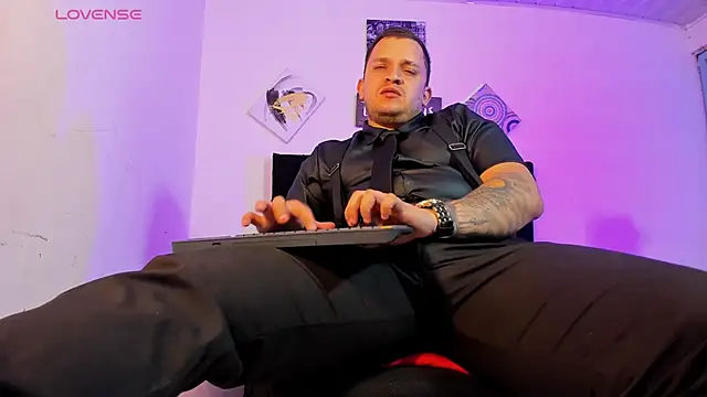 Snapshot of tony_landri chatting on 15, 10, 2025 tony landri online show from 15, 10, 2025