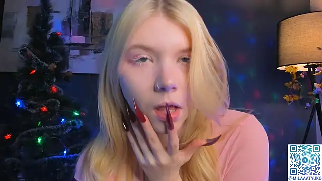 DaisyElmers online show from 26, 12, 2024