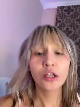 Snapshot of bigbabykiki chatting on 30, 10, 2025 bigbabykiki online show from 30, 10, 2025