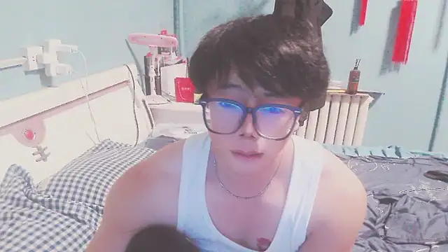 Snapshot of handsome1069 chatting on 17, 10, 2025 handsome1069 online show from 17, 10, 2025