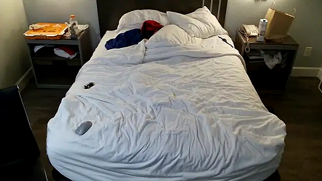 EatMyCake831 online show from 11, 1, 2025