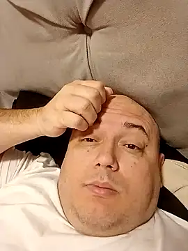 Snapshot of BigromeoXX chatting on 1, 1, 2025 BigromeoXX online show from 1, 1, 2025