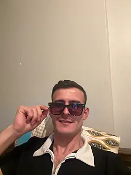 Snapshot of eddy355 chatting on 18, 12, 2025 eddy355 online show from 18, 12, 2025