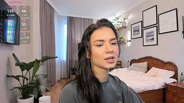 Snapshot of NicoleLuv chatting on 15, 10, 2025 NicoleLuv online show from 15, 10, 2025