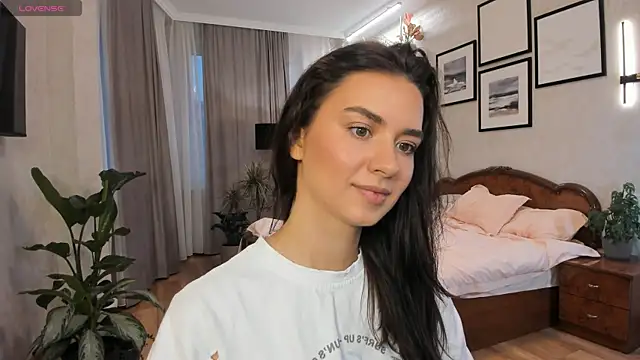 Snapshot of NicoleLuv chatting on 24, 10, 2025 NicoleLuv online show from 24, 10, 2025