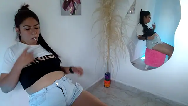 Mary Pompis online show from 14, 12, 2024