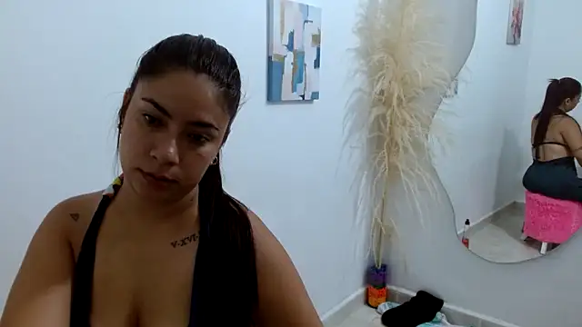 Mary Pompis online show from 4, 1, 2025