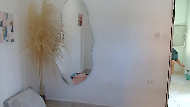 Mary Pompis online show from 18, 1, 2025